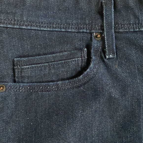 Levi’s Dark Denim Mid Rise Shorts sz 4 - Picture 3 of 6